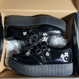 Tuk creeper platform cluster flower size 7 womens